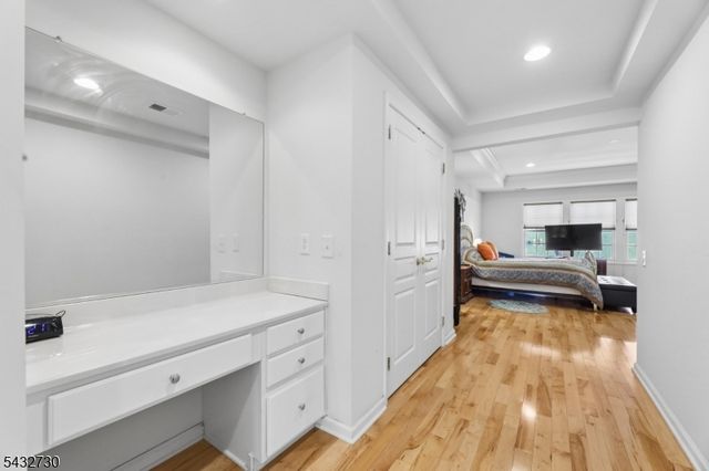 8 Yorktown Ln, Totowa Boro, NJ 07512
