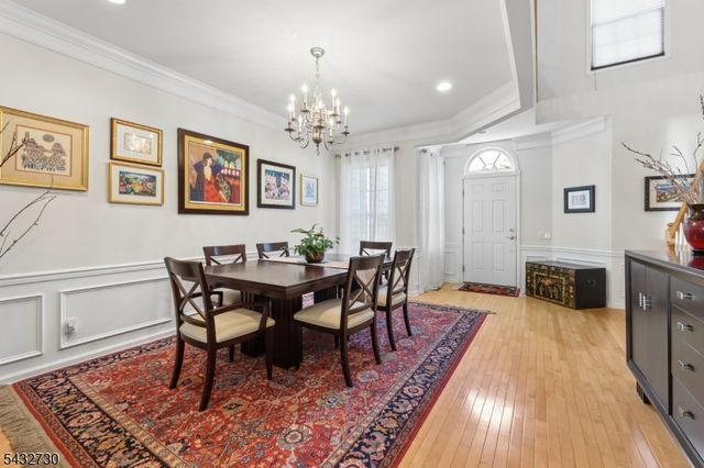 8 Yorktown Ln, Totowa Boro, NJ 07512