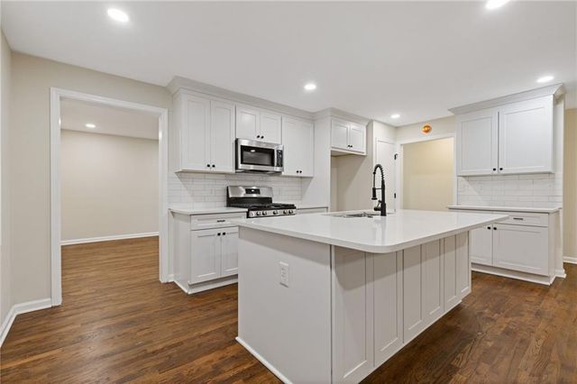 862 Hearthstone Drive, Stone Mountain, GA 30083