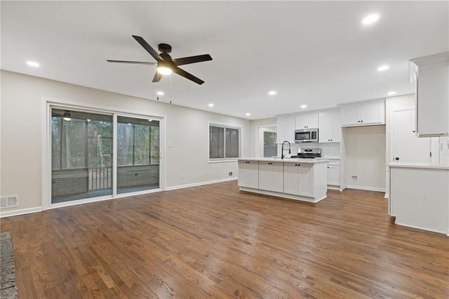 862 Hearthstone Drive, Stone Mountain, GA 30083