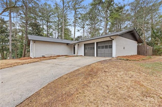 862 Hearthstone Drive, Stone Mountain, GA 30083
