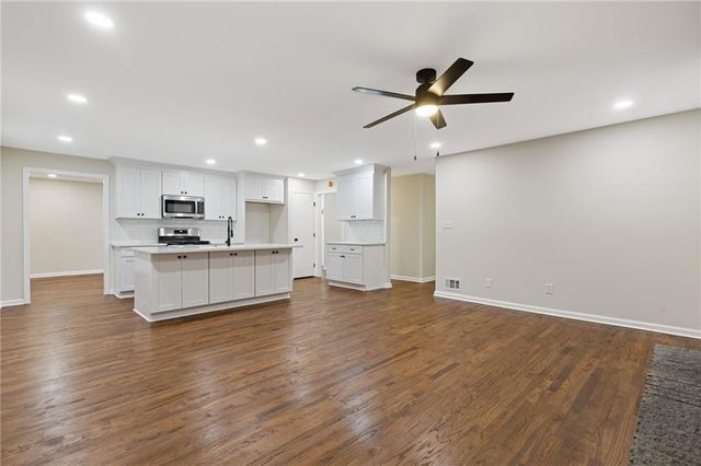 862 Hearthstone Drive, Stone Mountain, GA 30083