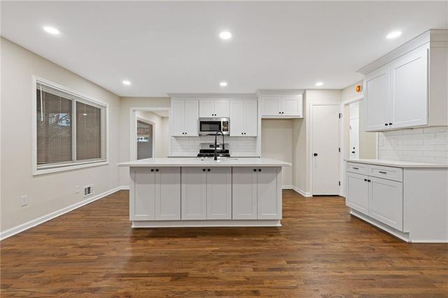 862 Hearthstone Drive, Stone Mountain, GA 30083