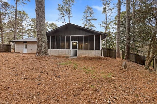 862 Hearthstone Drive, Stone Mountain, GA 30083