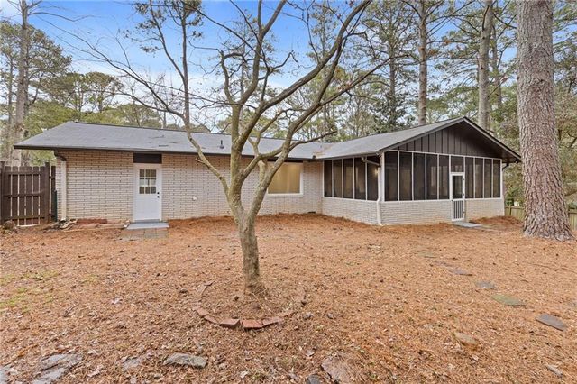 862 Hearthstone Drive, Stone Mountain, GA 30083