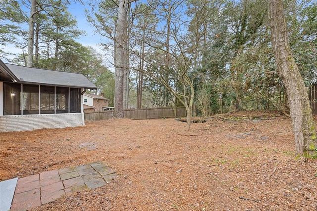 862 Hearthstone Drive, Stone Mountain, GA 30083