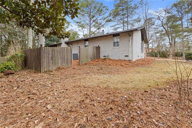 862 Hearthstone Drive, Stone Mountain, GA 30083