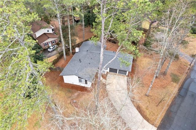 862 Hearthstone Drive, Stone Mountain, GA 30083