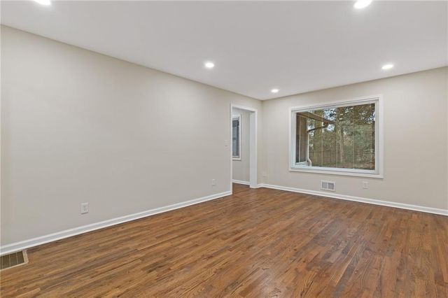 862 Hearthstone Drive, Stone Mountain, GA 30083