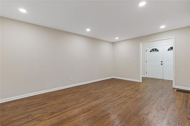 862 Hearthstone Drive, Stone Mountain, GA 30083