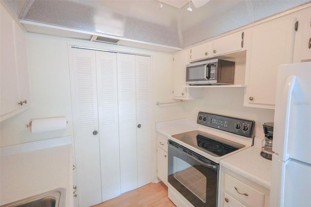 1235 S HIGHLAND AVENUE 4-306, Clearwater, FL 33756