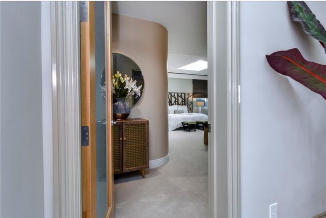 13157 Chandler Boulevard, Sherman Oaks, CA 91401