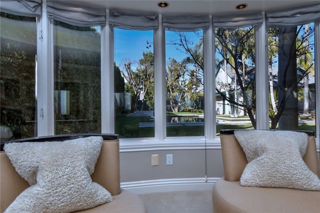 13157 Chandler Boulevard, Sherman Oaks, CA 91401