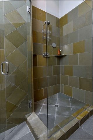 13157 Chandler Boulevard, Sherman Oaks, CA 91401