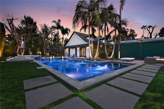 13157 Chandler Boulevard, Sherman Oaks, CA 91401