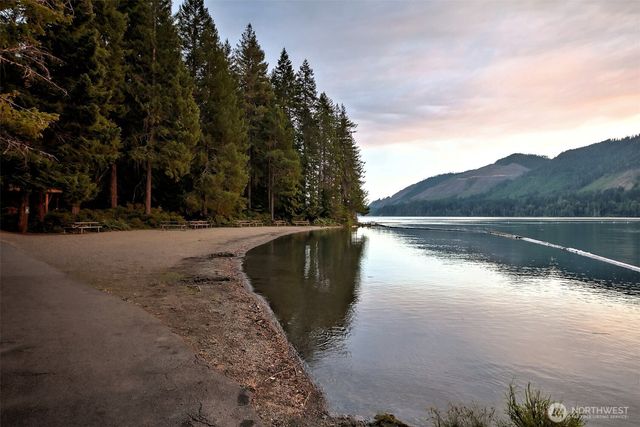 331 N Wynoochee Drive, Hoodsport, WA 98548