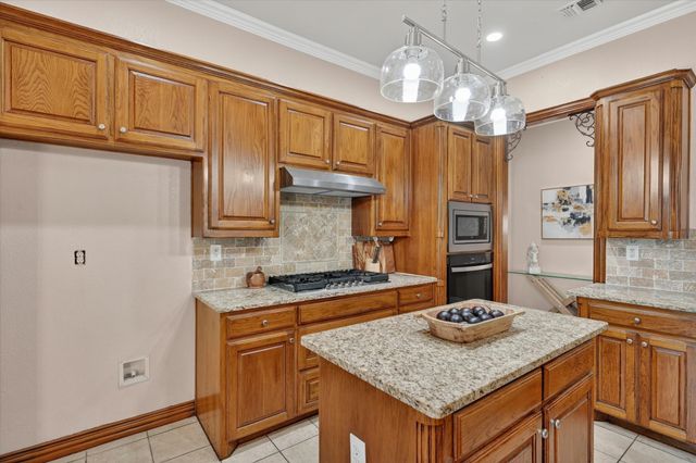 9713 Corral Drive, Fort Worth, TX 76244