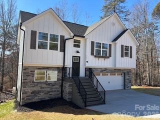 420 Scarlett Oak Court NE, Lenoir, NC 28645