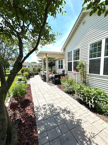 21105 Silver Moon Lake Way, Crest Hill, IL 60403