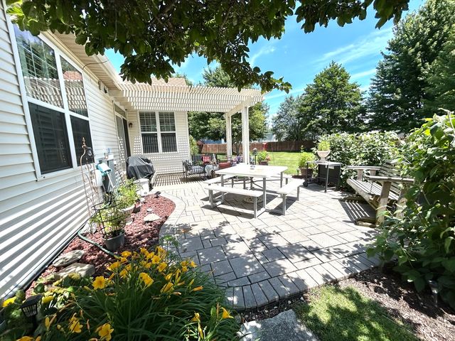 21105 Silver Moon Lake Way, Crest Hill, IL 60403