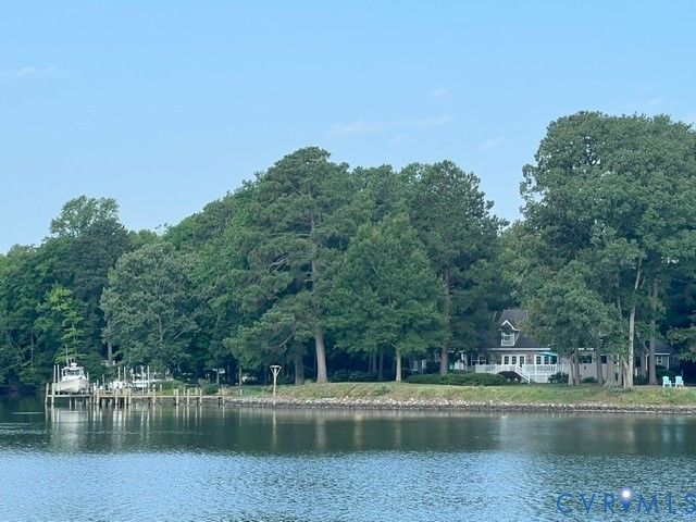 196 Summer Haven Dr, Reedville, VA 22539