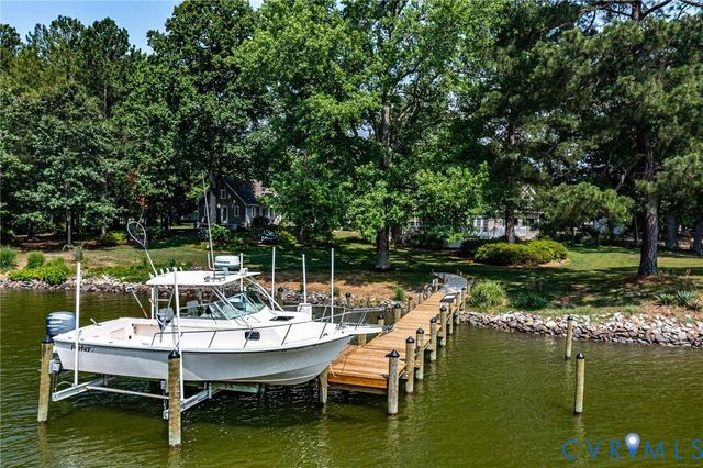 196 Summer Haven Dr, Reedville, VA 22539