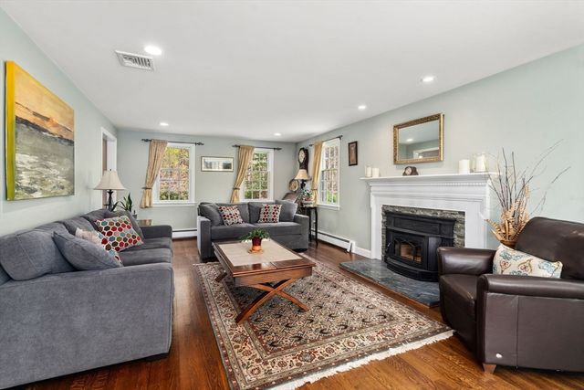 7 Goulding St. East, Sherborn, MA 01770