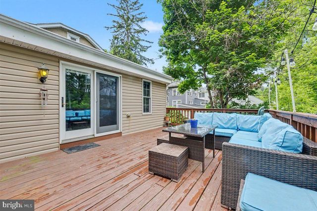 6 PERKIOMEN AVE, Schwenksville, PA 19473