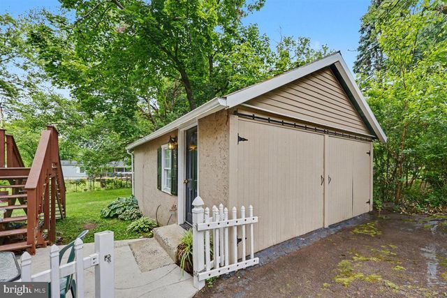 6 PERKIOMEN AVE, Schwenksville, PA 19473