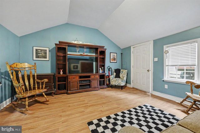 6 PERKIOMEN AVE, Schwenksville, PA 19473