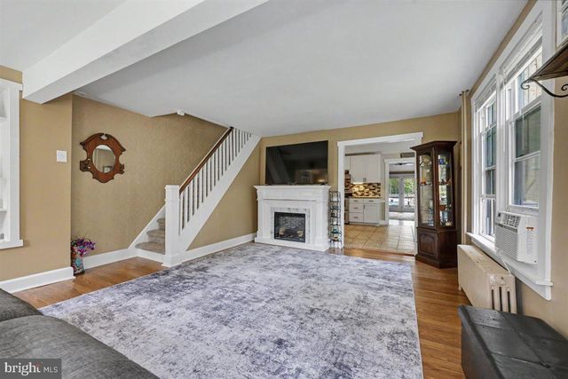6 PERKIOMEN AVE, Schwenksville, PA 19473