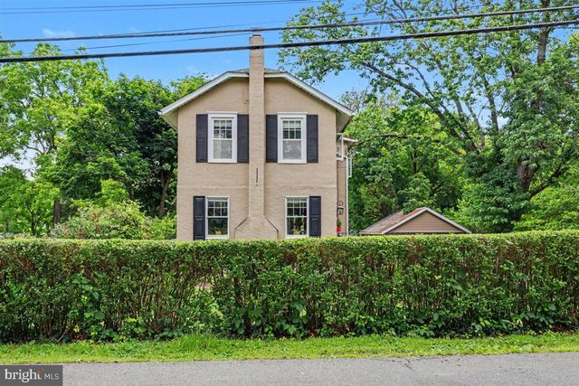 6 PERKIOMEN AVE, Schwenksville, PA 19473