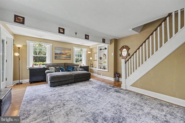 6 PERKIOMEN AVE, Schwenksville, PA 19473