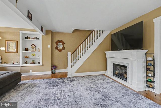 6 PERKIOMEN AVE, Schwenksville, PA 19473