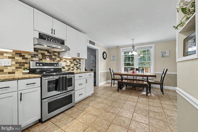 6 PERKIOMEN AVE, Schwenksville, PA 19473
