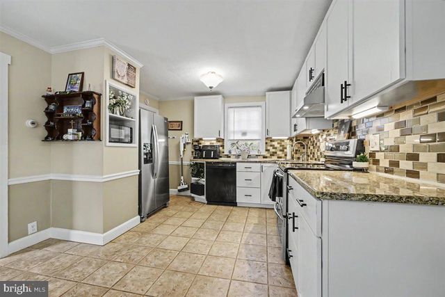 6 PERKIOMEN AVE, Schwenksville, PA 19473