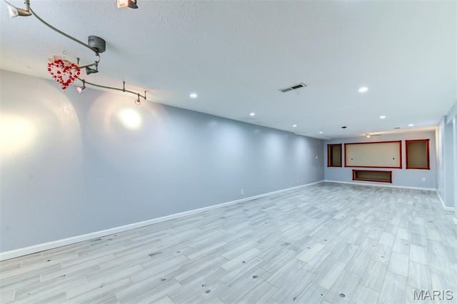 660 Crabapple Lane, Florissant, MO 63031