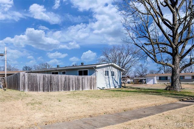 660 Crabapple Lane, Florissant, MO 63031