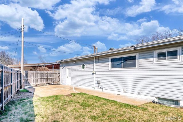 660 Crabapple Lane, Florissant, MO 63031