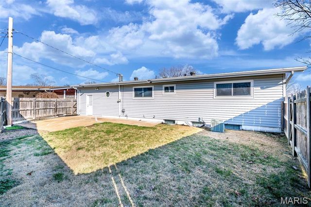 660 Crabapple Lane, Florissant, MO 63031