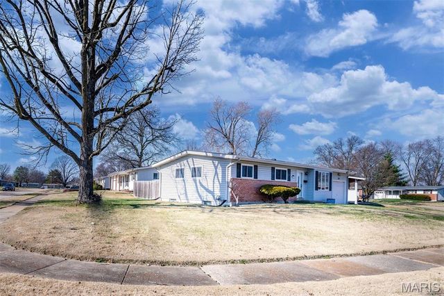 660 Crabapple Lane, Florissant, MO 63031