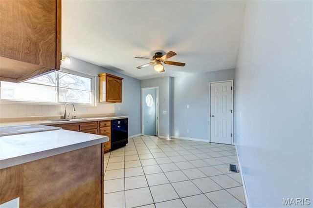 660 Crabapple Lane, Florissant, MO 63031