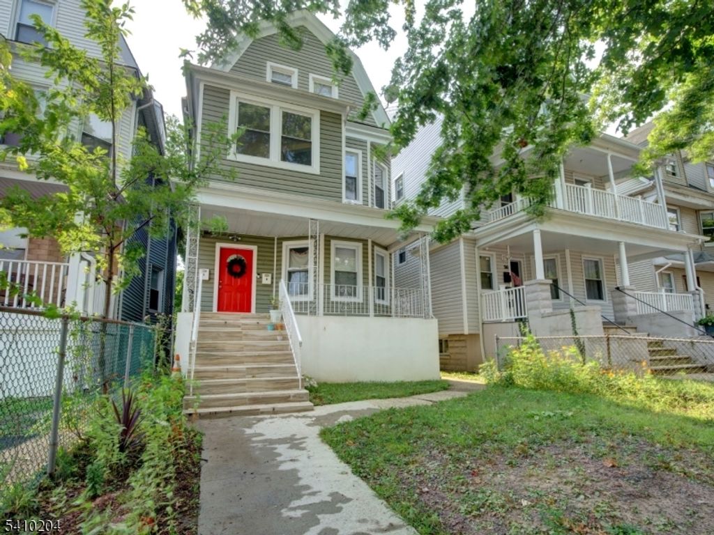 52 Amherst St, East Orange City, NJ 07018