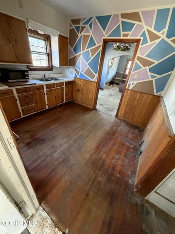 2045 La France Street, Oregon, OH 43616