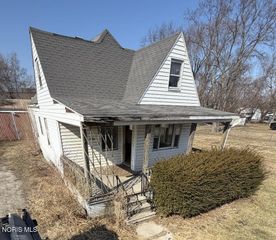 2045 La France Street, Oregon, OH 43616