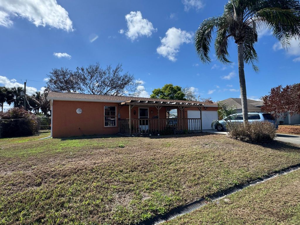 582 SE Karrigan Terrace, Port St. Lucie, Port St Lucie, FL 34983