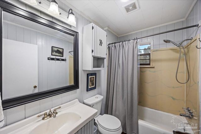 5490 Berryhill Rd, Milton, FL 32570