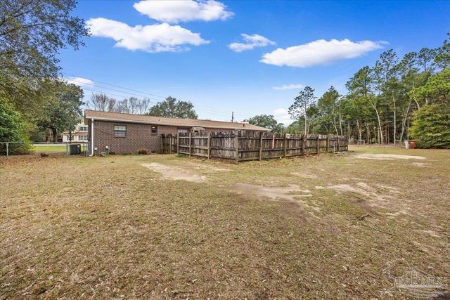 5490 Berryhill Rd, Milton, FL 32570