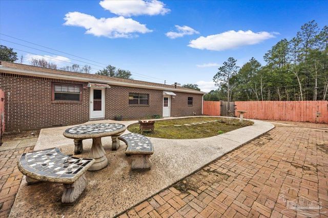 5490 Berryhill Rd, Milton, FL 32570