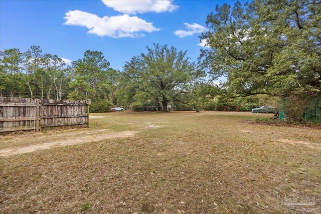 5490 Berryhill Rd, Milton, FL 32570